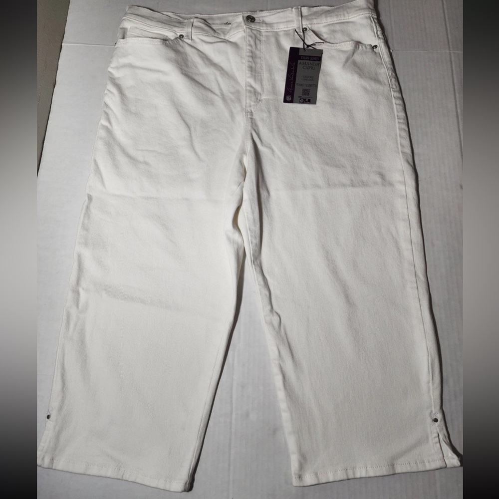 Gloria Vanderbilt Amanda Capri in Cream